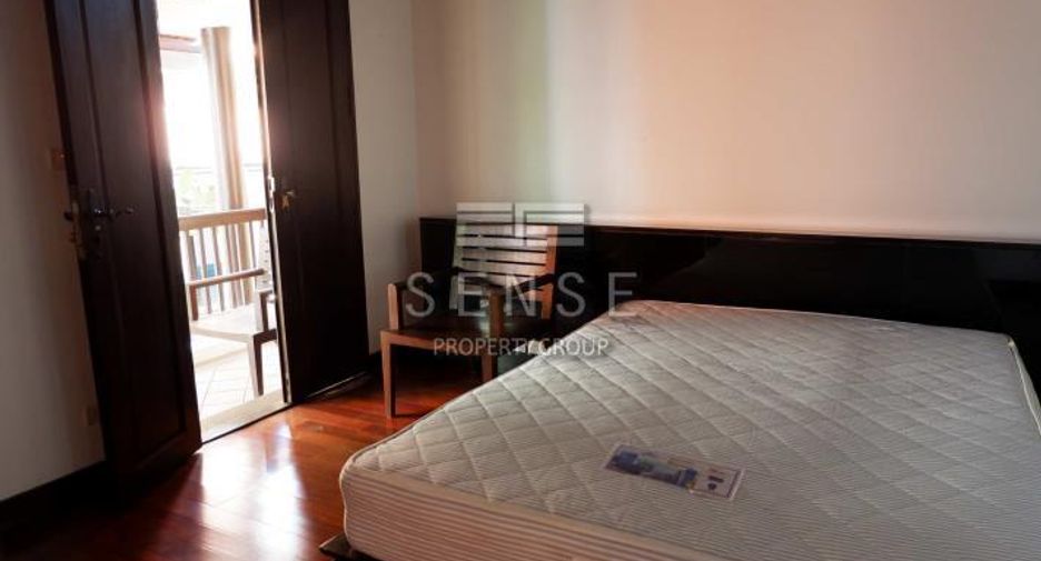 For rent 4 bedrooms house in Khlong Toei, Bangkok