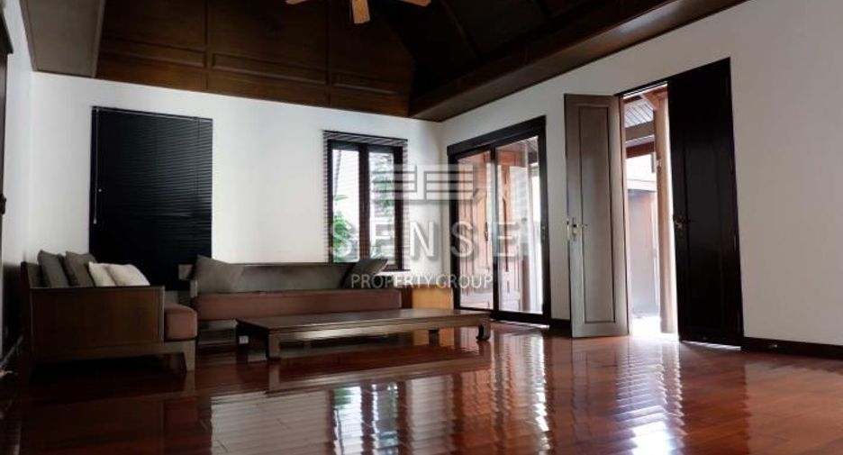 For rent 4 bedrooms house in Khlong Toei, Bangkok