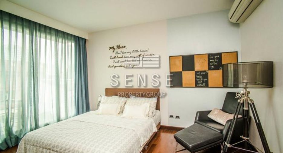 For rent 4 bedrooms townhouse in Watthana, Bangkok