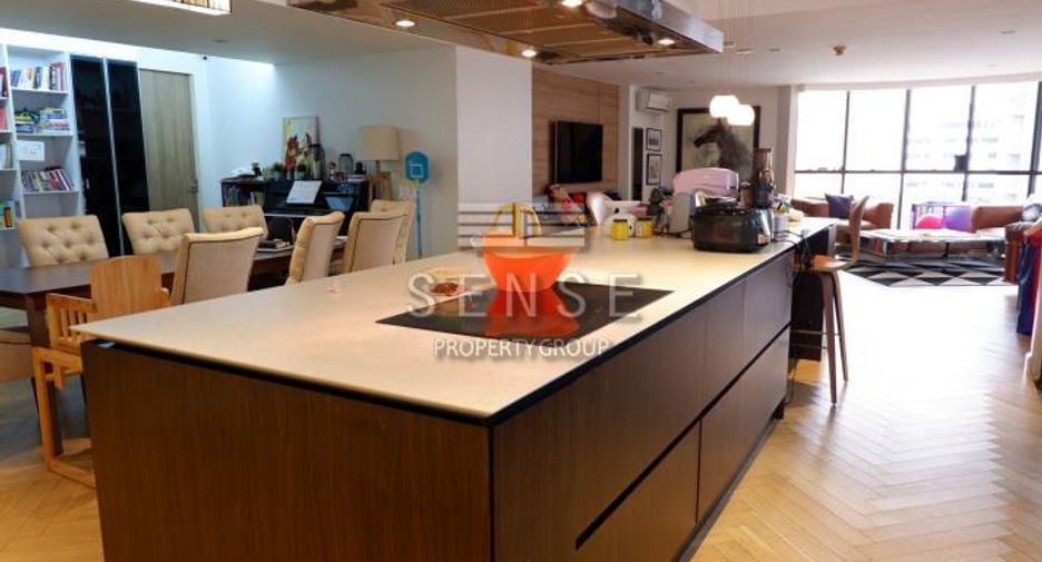 Condo en alquiler de 3 habitaciones en Khlong Toei, Bangkok