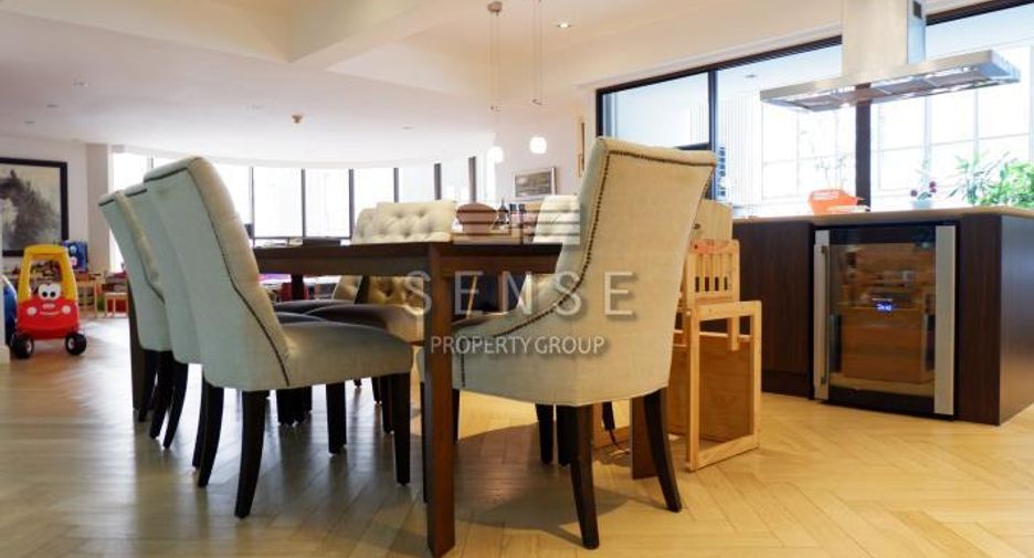 Condo en alquiler de 3 habitaciones en Khlong Toei, Bangkok