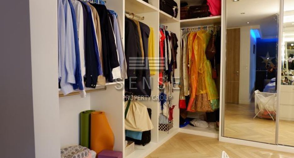 Condo en alquiler de 3 habitaciones en Khlong Toei, Bangkok