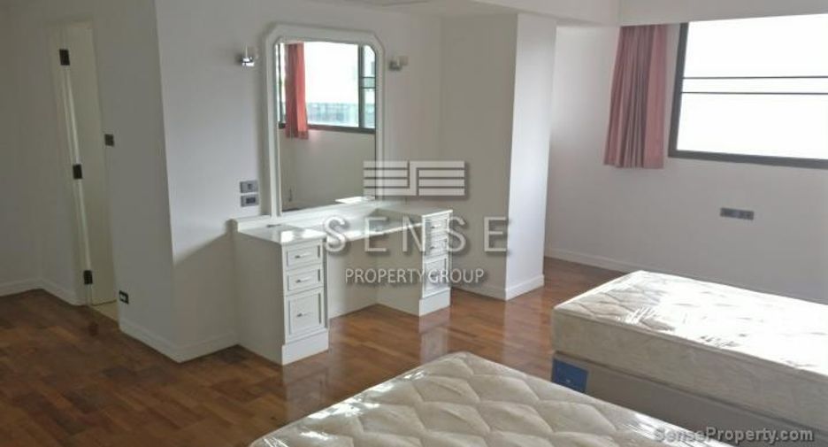 For rent 4 bedrooms condo in Khlong Toei, Bangkok