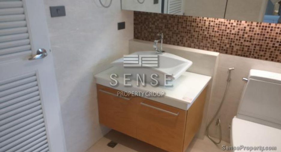 For rent 4 bedrooms condo in Khlong Toei, Bangkok