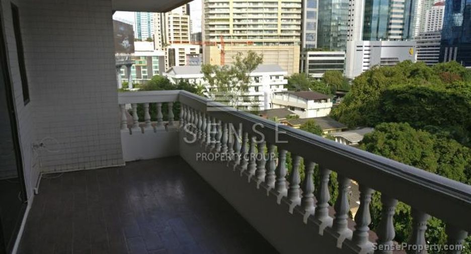 For rent 4 bedrooms condo in Khlong Toei, Bangkok