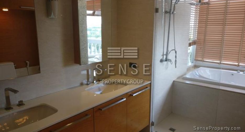 For rent 4 bedrooms condo in Khlong Toei, Bangkok