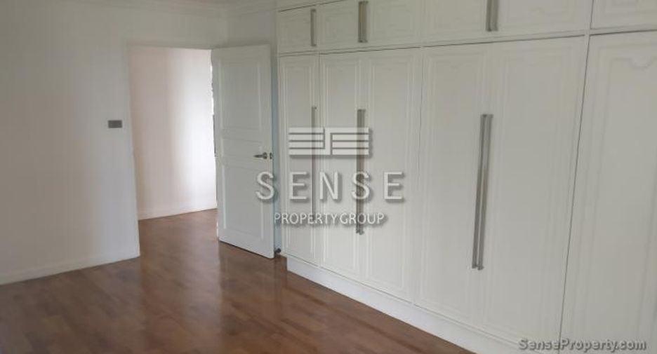 For rent 4 bedrooms condo in Khlong Toei, Bangkok