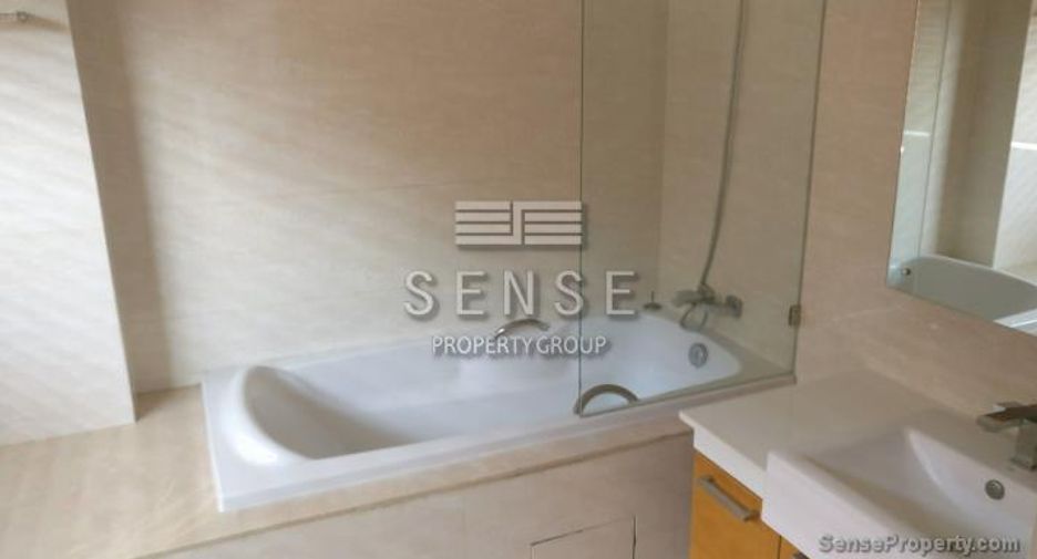 For rent 4 bedrooms condo in Khlong Toei, Bangkok