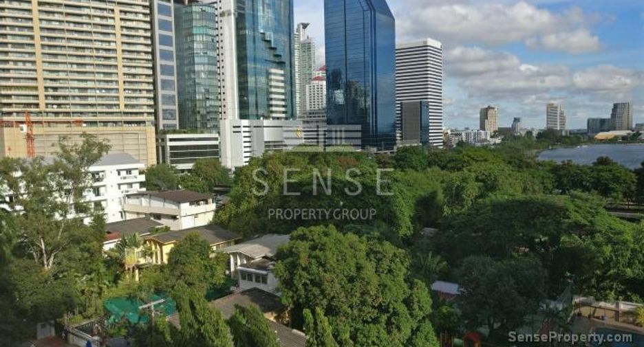 For rent 4 bedrooms condo in Khlong Toei, Bangkok