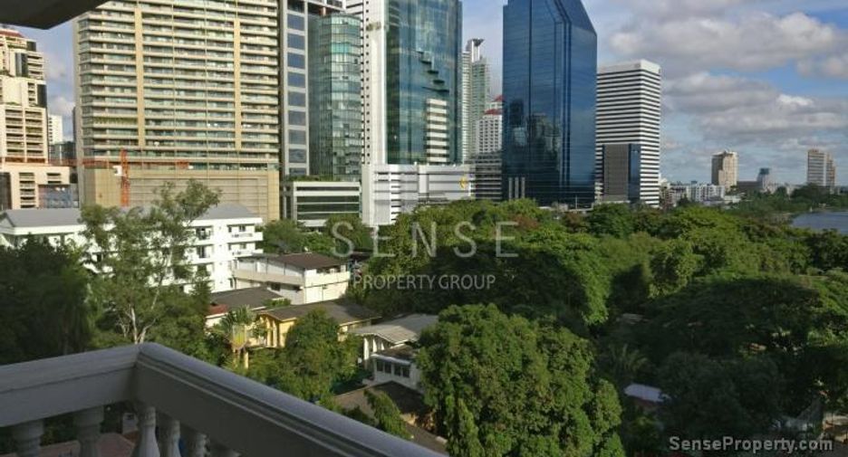 For rent 4 bedrooms condo in Khlong Toei, Bangkok