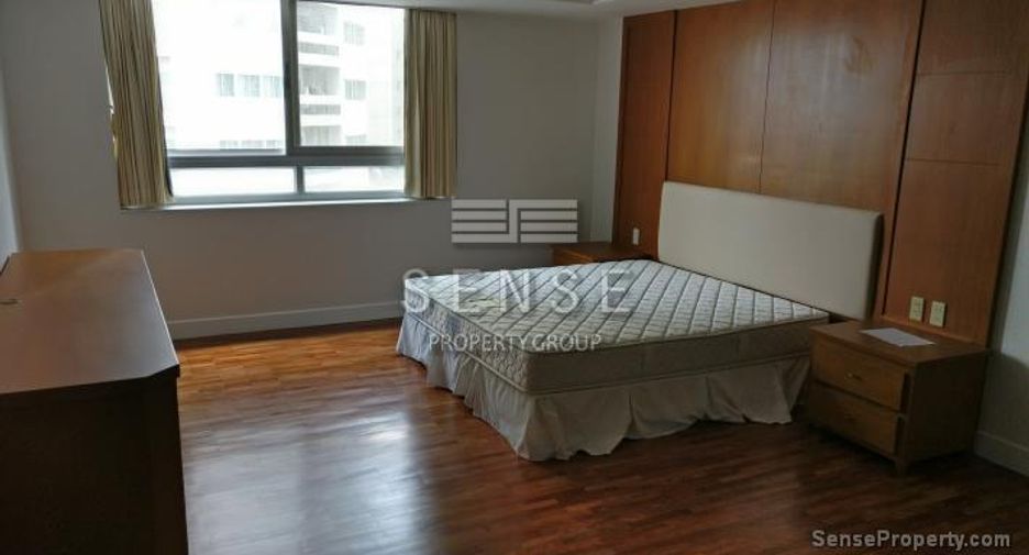 For rent 3 bedrooms condo in Khlong Toei, Bangkok