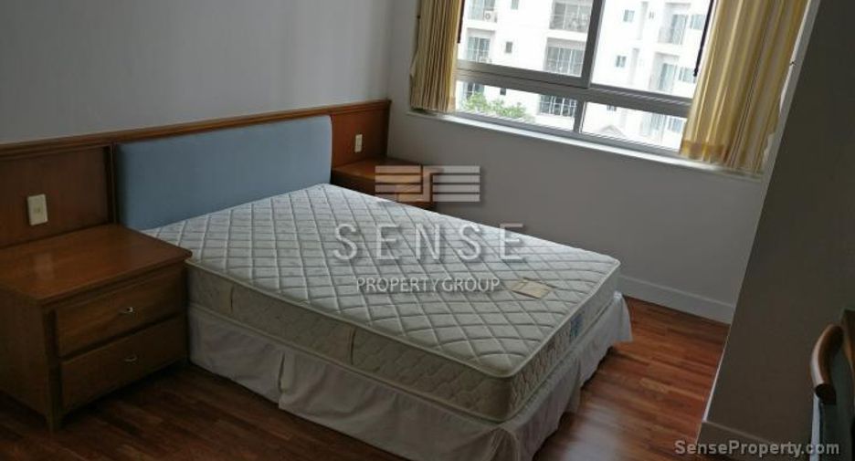 For rent 3 bedrooms condo in Khlong Toei, Bangkok