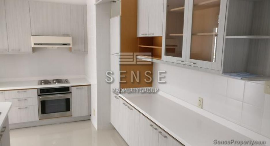 For rent 3 bedrooms condo in Khlong Toei, Bangkok