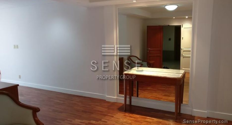 For rent 3 bedrooms condo in Khlong Toei, Bangkok