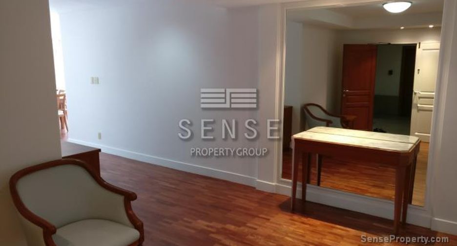 For rent 3 bedrooms condo in Khlong Toei, Bangkok