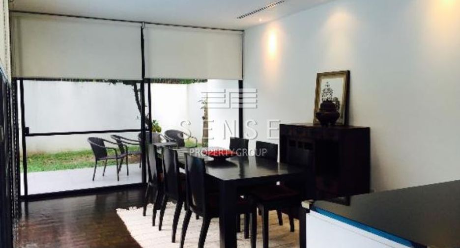 For rent 4 bedrooms house in Watthana, Bangkok