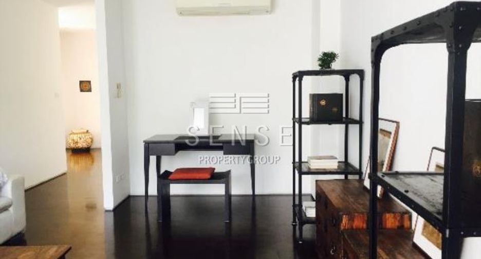 For rent 4 bedrooms house in Watthana, Bangkok