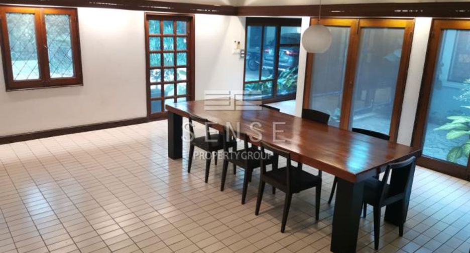 Haus zur Miete mit 3 Zimmer in Watthana, Bangkok