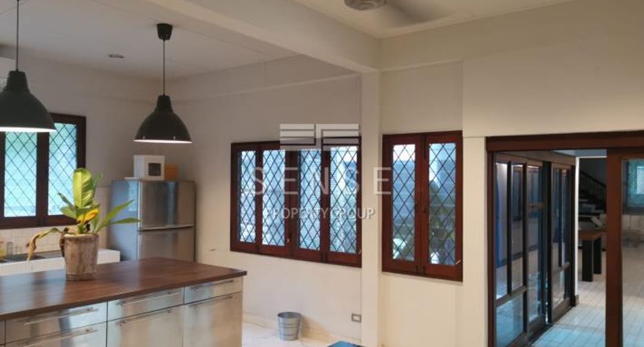 Haus zur Miete mit 3 Zimmer in Watthana, Bangkok