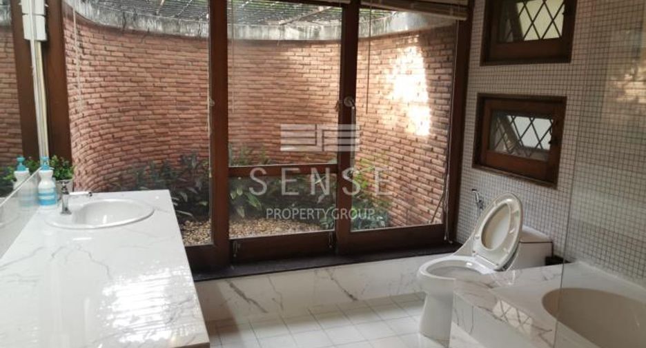 Haus zur Miete mit 3 Zimmer in Watthana, Bangkok