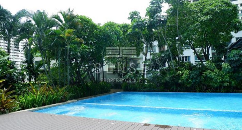 For rent 3 bedrooms condo in Khlong Toei, Bangkok
