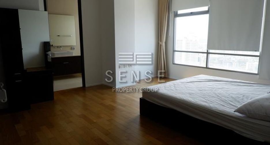 For rent 3 bedrooms condo in Khlong Toei, Bangkok