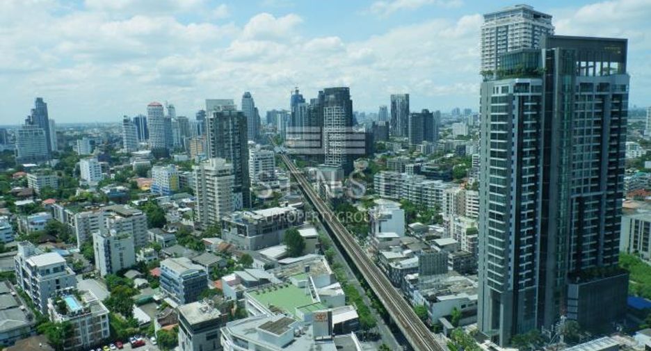 For rent 3 bedrooms condo in Khlong Toei, Bangkok