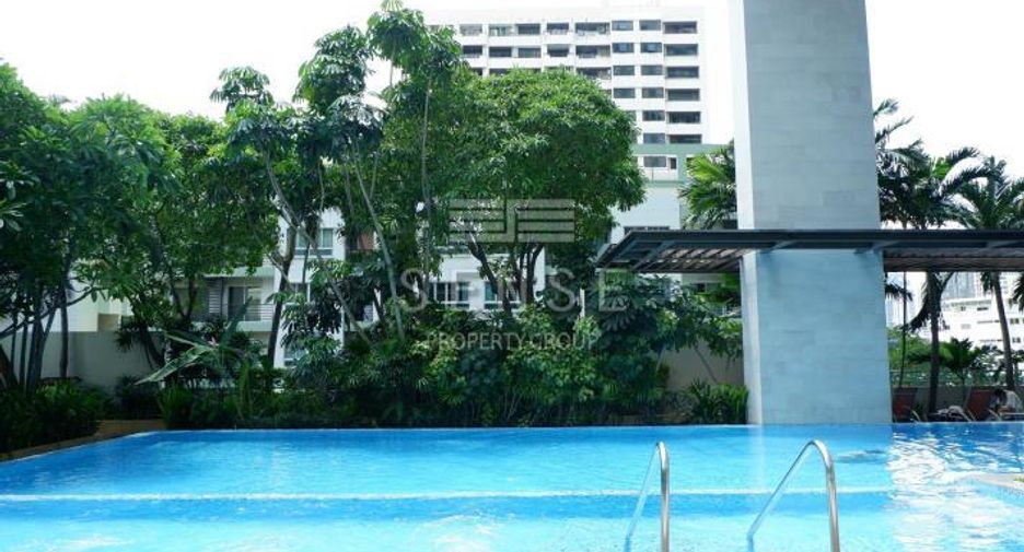 For rent 3 bedrooms condo in Khlong Toei, Bangkok