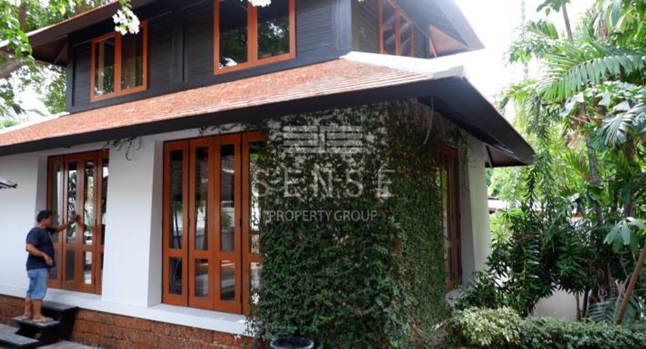 For rent 5 bedrooms house in Khlong Toei, Bangkok