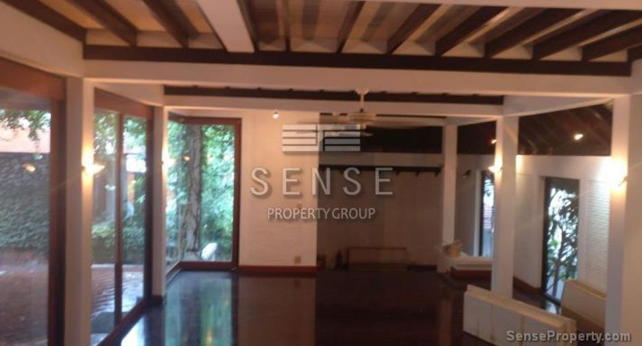 For rent 5 bedrooms house in Khlong Toei, Bangkok