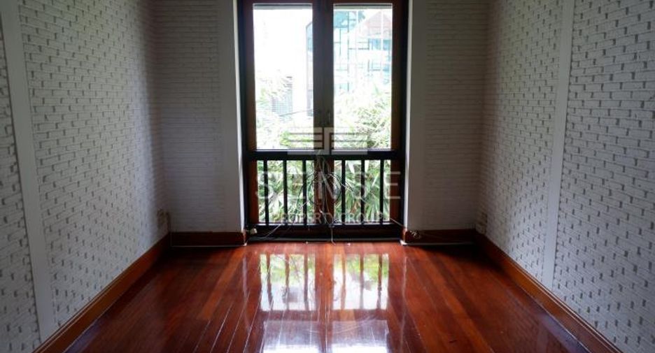 For rent 5 bedrooms house in Khlong Toei, Bangkok