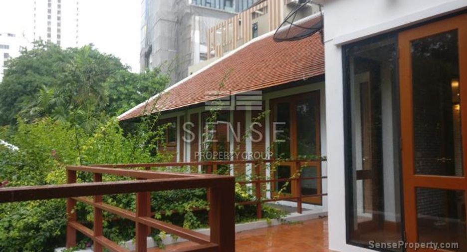 For rent 5 bedrooms house in Khlong Toei, Bangkok