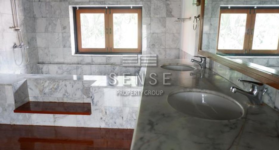 For rent 5 bedrooms house in Khlong Toei, Bangkok