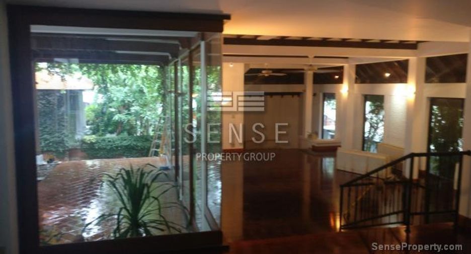 For rent 5 bedrooms house in Khlong Toei, Bangkok