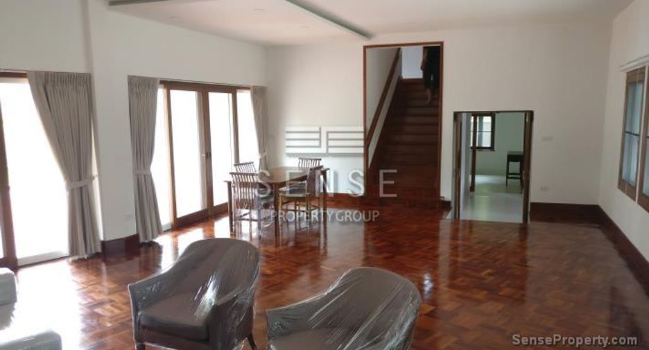Haus zur Miete mit 4 Zimmer in Watthana, Bangkok