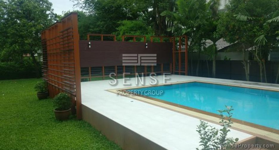 Haus zur Miete mit 4 Zimmer in Watthana, Bangkok