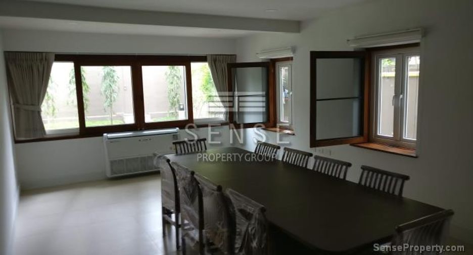 Haus zur Miete mit 4 Zimmer in Watthana, Bangkok