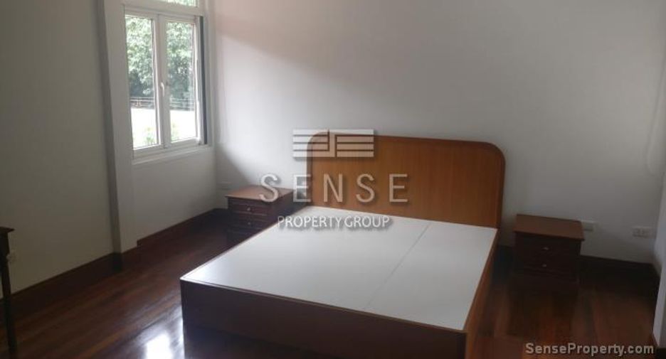 Haus zur Miete mit 4 Zimmer in Watthana, Bangkok