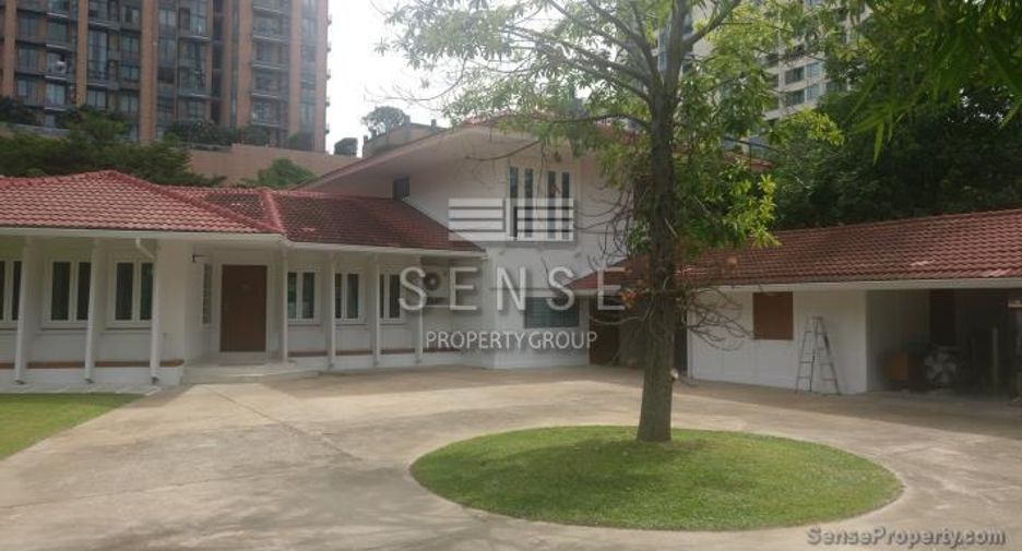 Haus zur Miete mit 4 Zimmer in Watthana, Bangkok