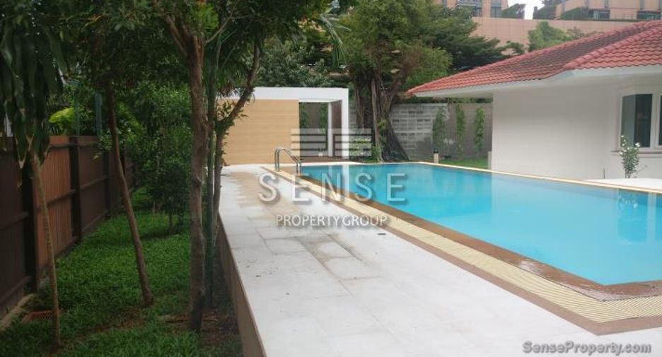 Haus zur Miete mit 4 Zimmer in Watthana, Bangkok