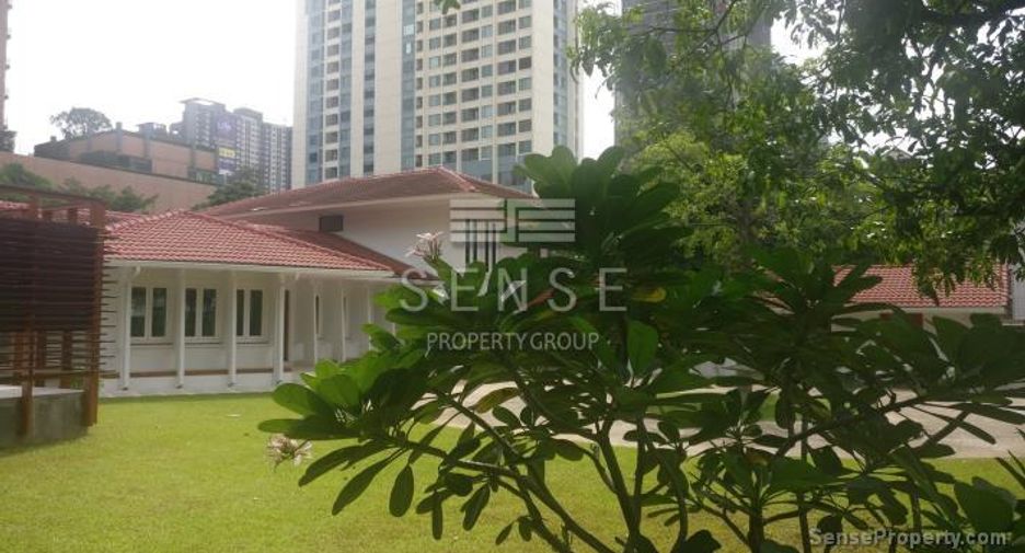 Haus zur Miete mit 4 Zimmer in Watthana, Bangkok