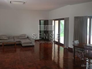 Haus zur Miete mit 4 Zimmer in Watthana, Bangkok