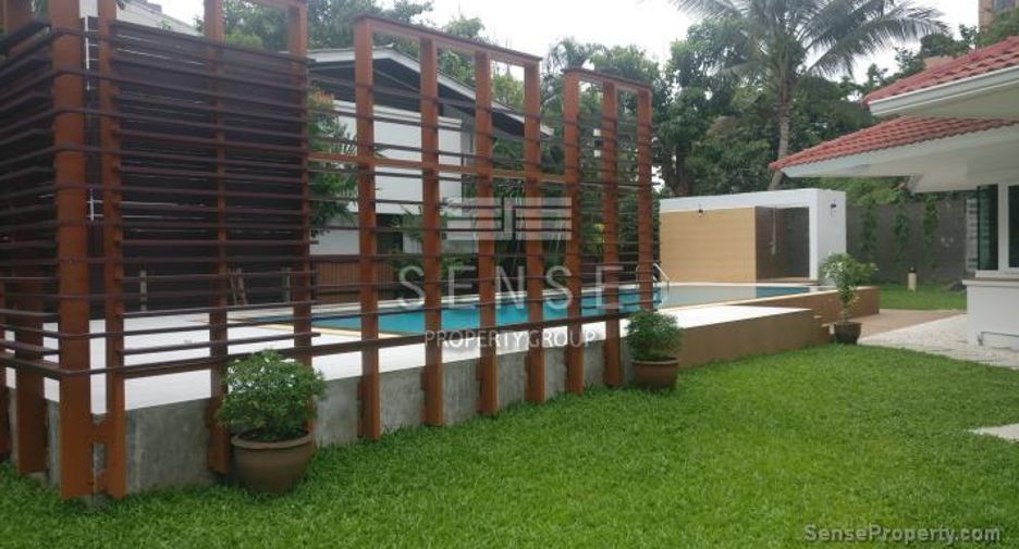 Haus zur Miete mit 4 Zimmer in Watthana, Bangkok
