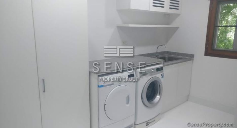 Haus zur Miete mit 4 Zimmer in Watthana, Bangkok