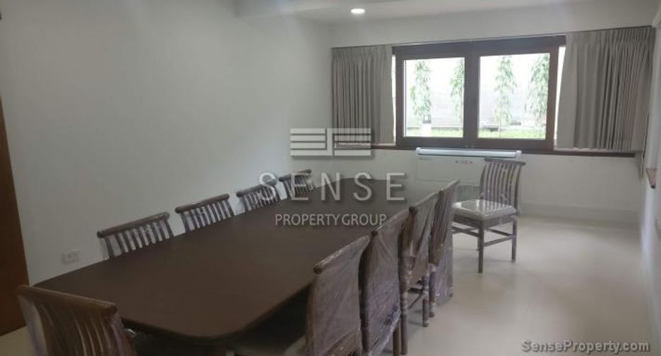 Haus zur Miete mit 4 Zimmer in Watthana, Bangkok