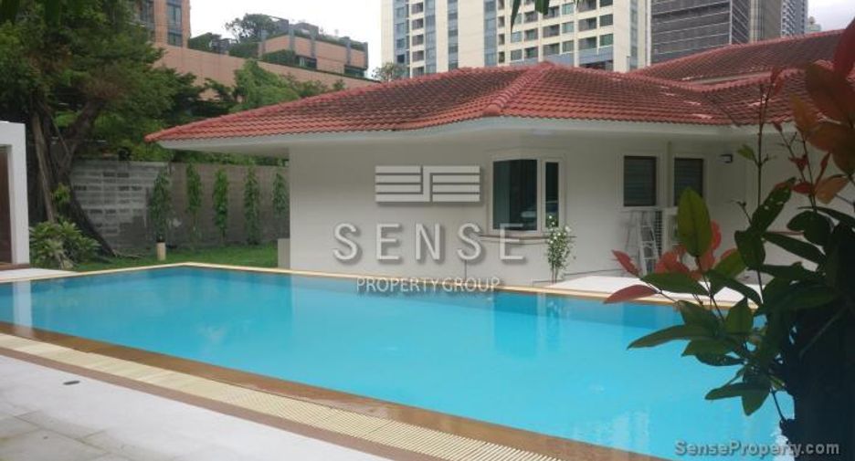 Haus zur Miete mit 4 Zimmer in Watthana, Bangkok