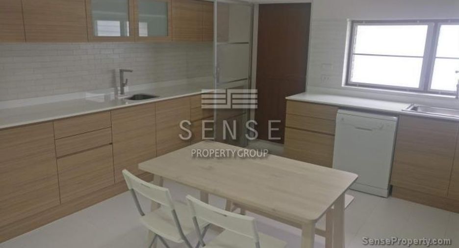 Haus zur Miete mit 4 Zimmer in Watthana, Bangkok