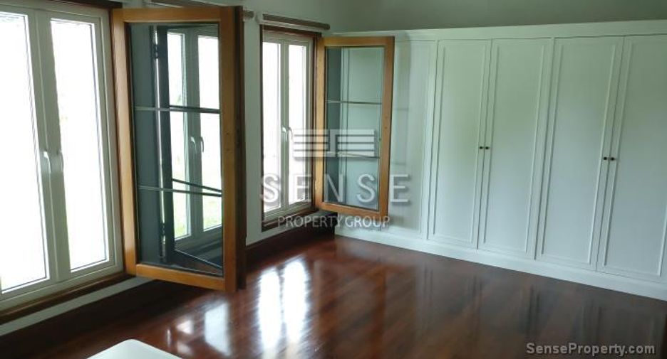 Haus zur Miete mit 4 Zimmer in Watthana, Bangkok