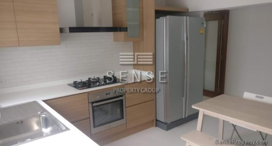 Haus zur Miete mit 4 Zimmer in Watthana, Bangkok