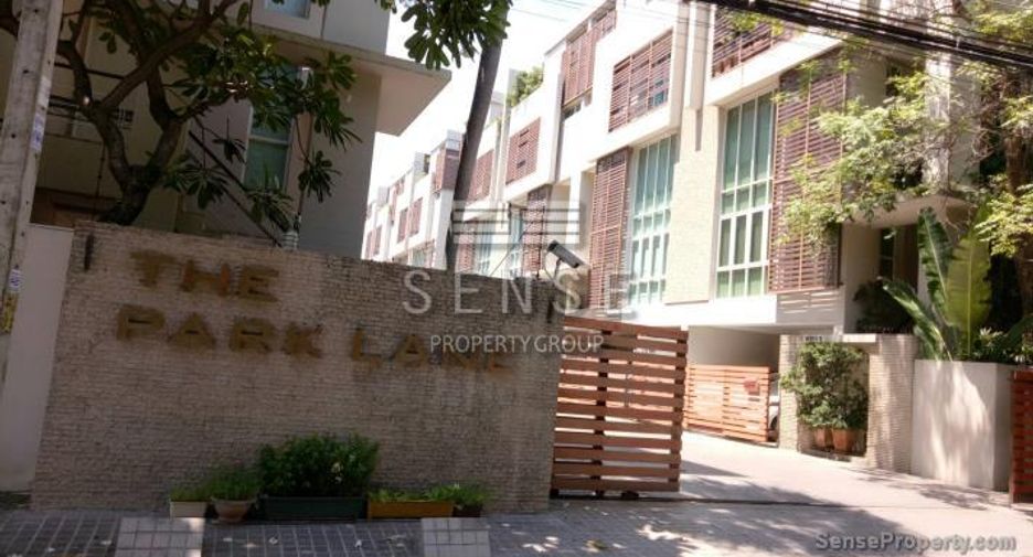 For rent 3 ベッドルーム townhouse in Watthana, Bangkok